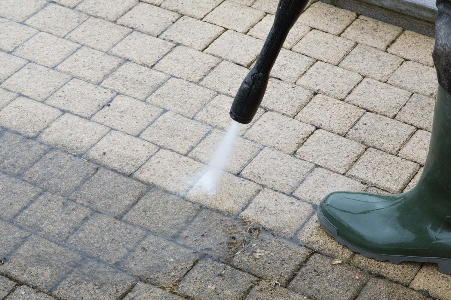 High Pressure Cleaning - 16 Outdoor floor cleaning with high pressure water jet